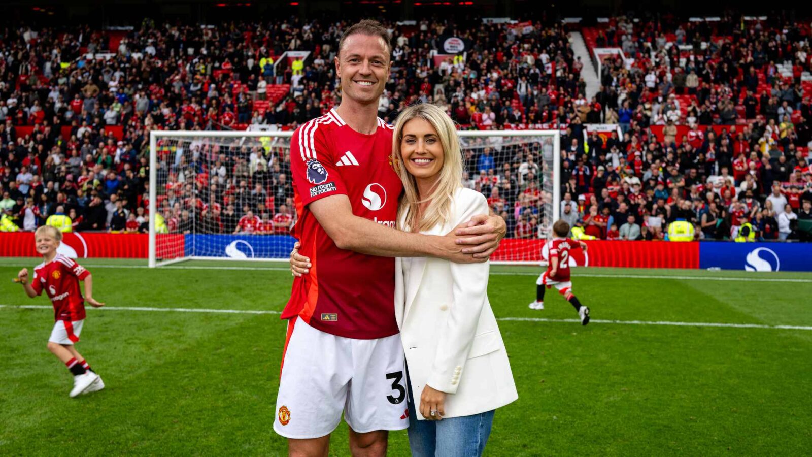 Evans' Decision to Stay: A Win for the Team and Fans Alike!