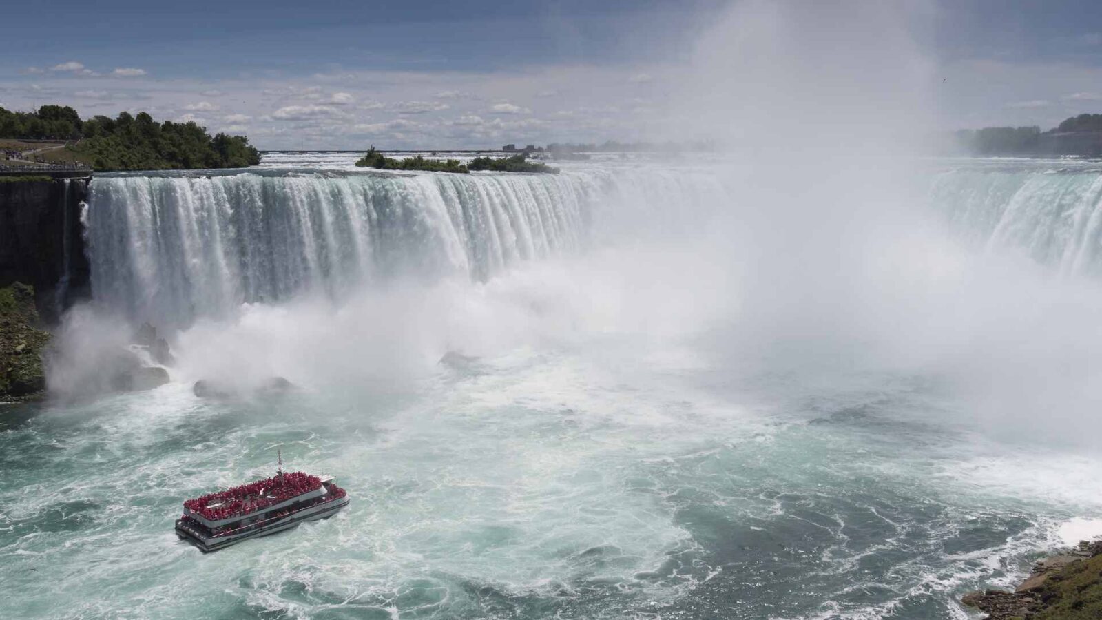 United Lights Up Niagara Falls in Dazzling Pre-Season Showcase