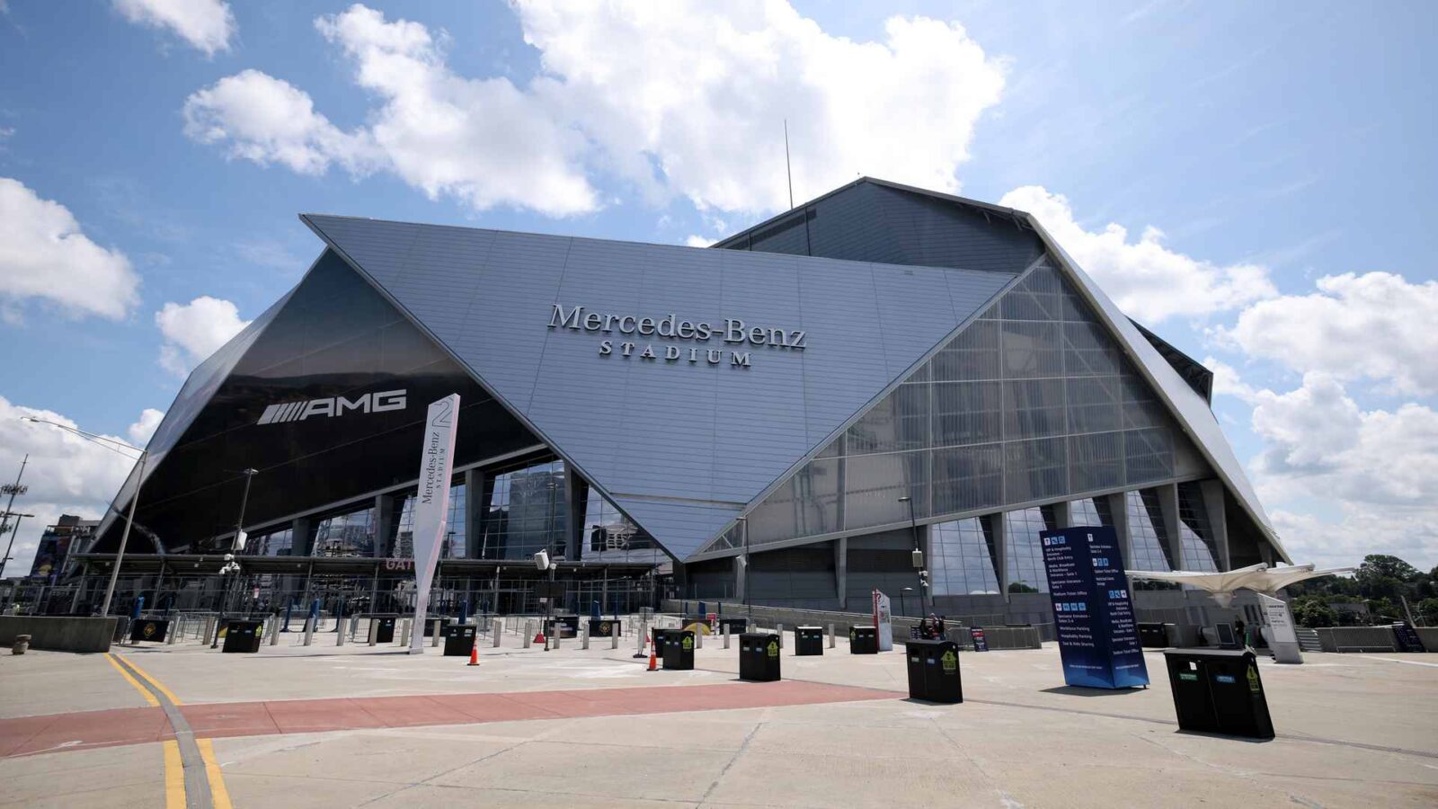 United Takes the Stage at Three Legendary U.S. Stadiums