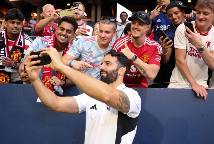 Amorim Names Squad to Challenge Hammers