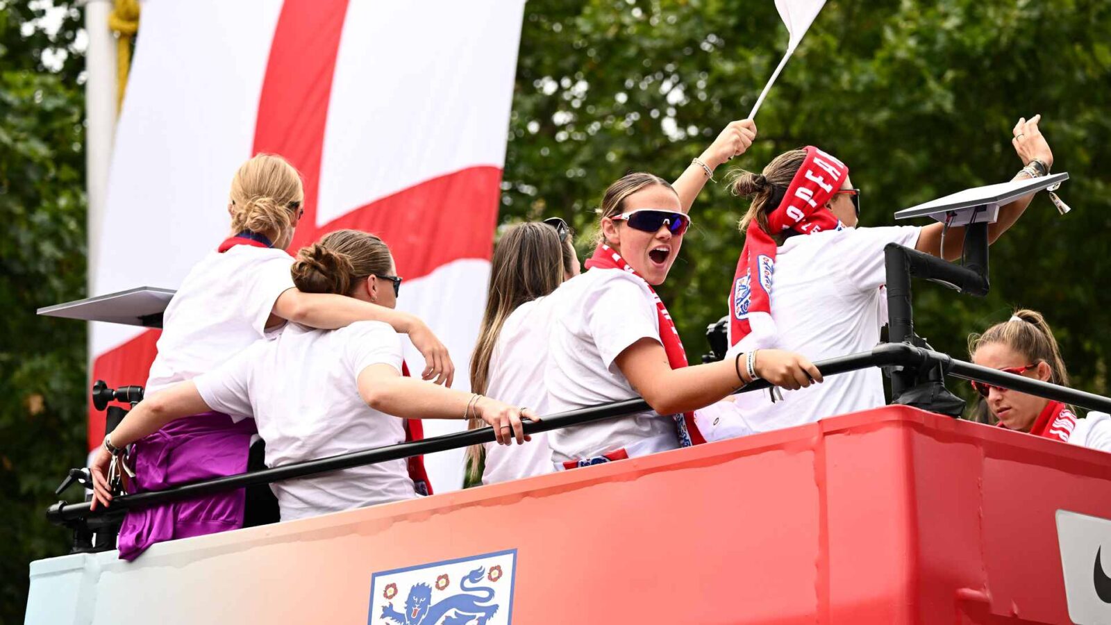 United Stars Shine Bright as London Cheers for the Lionesses