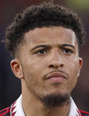 Goalkeeping Shake-Up: Chelsea Enters Donnarumma Derby as Sancho Sets Sights on Türkiye
