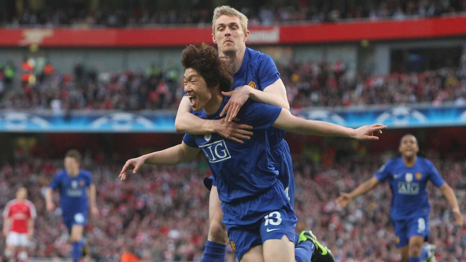 Darren Fletcher Shares Nostalgic United Clips with U18s for Inspiration