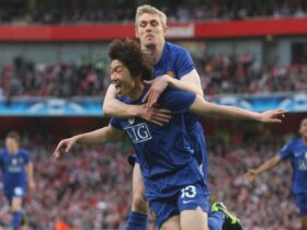 Darren Fletcher Shares Nostalgic United Clips with U18s for Inspiration