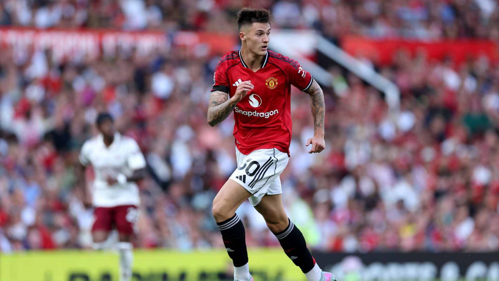 Arsenal Seizes Victory at Old Trafford with Narrow Win Over United
