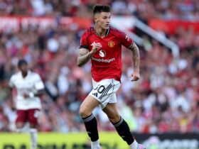 Arsenal Seizes Victory at Old Trafford with Narrow Win Over United