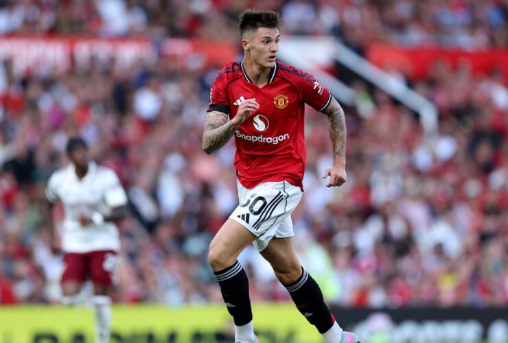 Arsenal Seizes Victory at Old Trafford with Narrow Win Over United