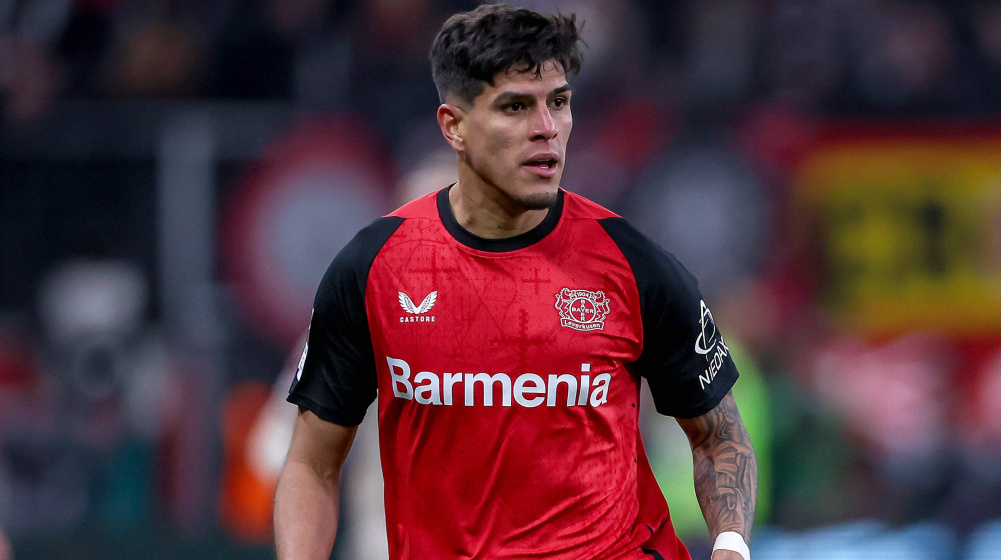 Latest transfer news: Arsenal medical for Piero Hincapié as Man United line up two deals