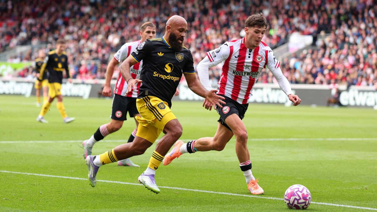 Brentford Triumphs Over United with 3-1 Victory