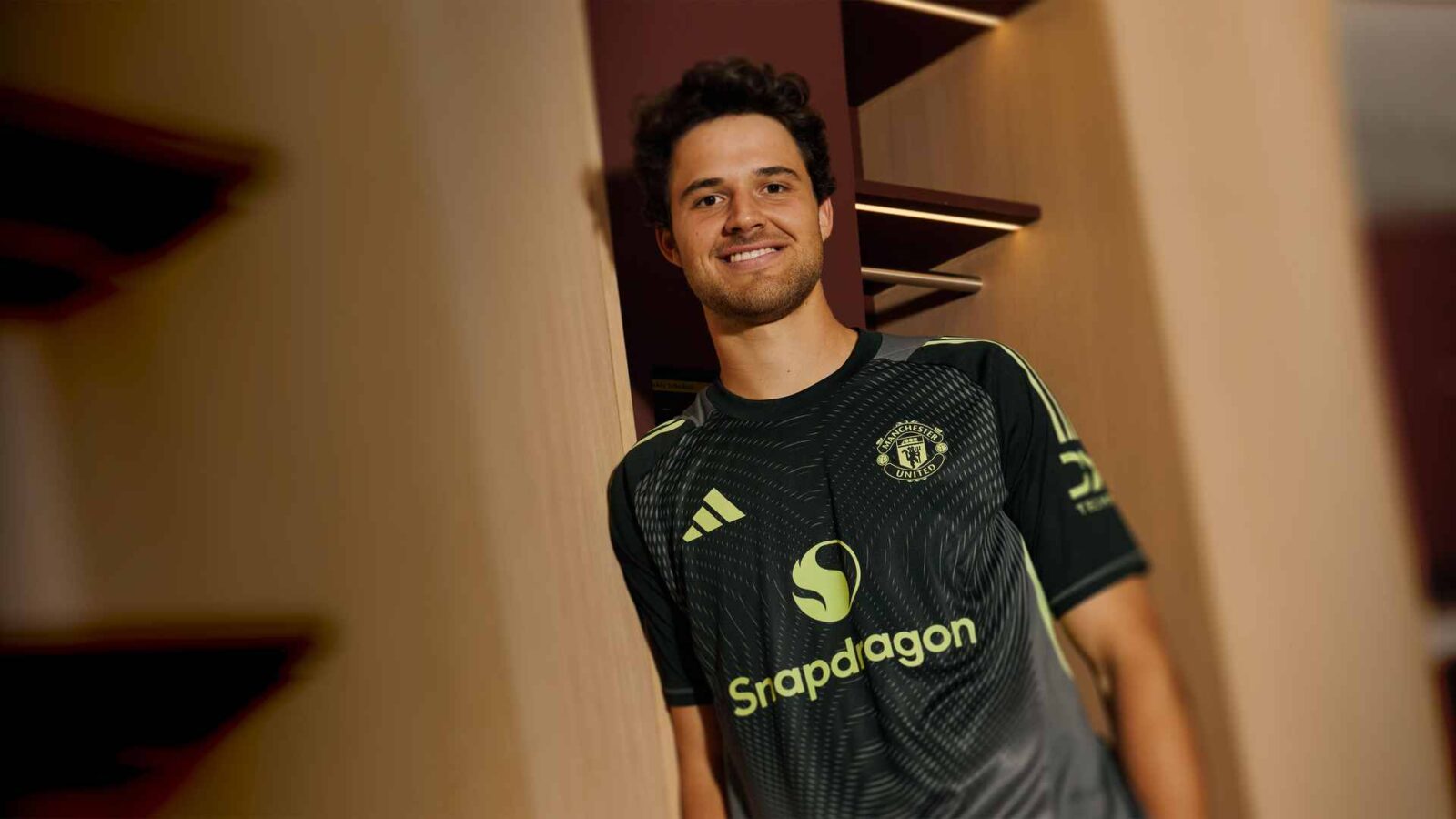 United Secures Goalkeeper Senne Lammens in Latest Transfer Move