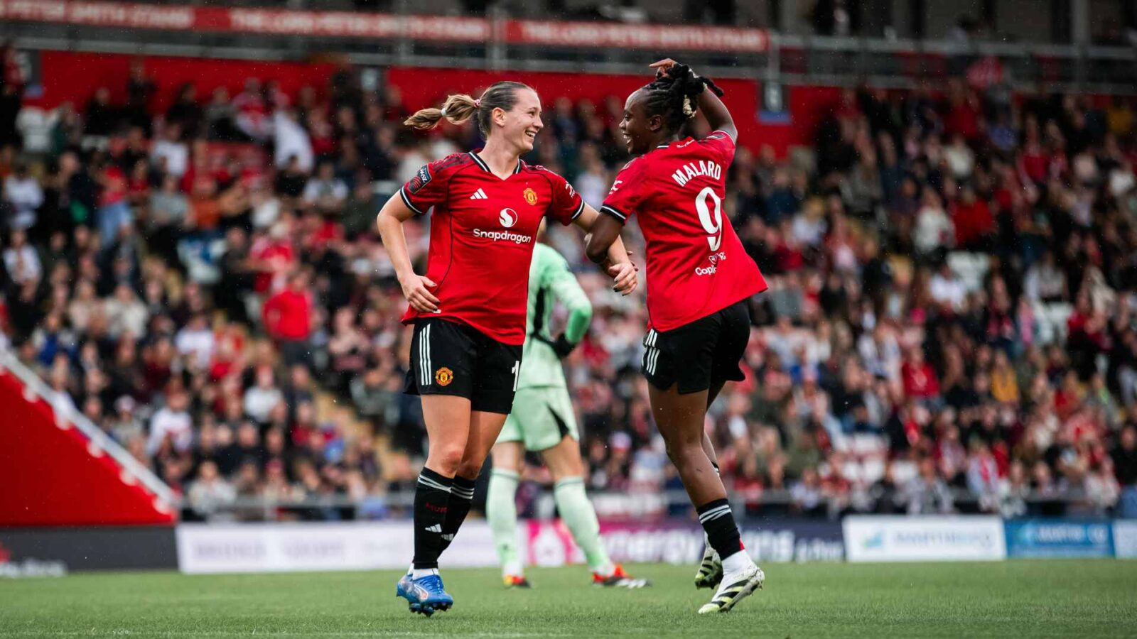 United Women Triumph Over Leicester in Thrilling Showdown