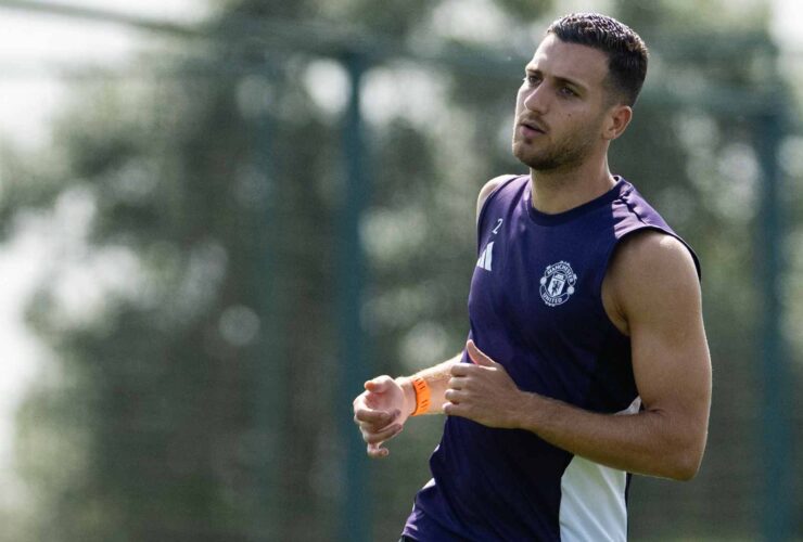 Dalot Set for Key Role as Manchester United Faces Brentford Challenge