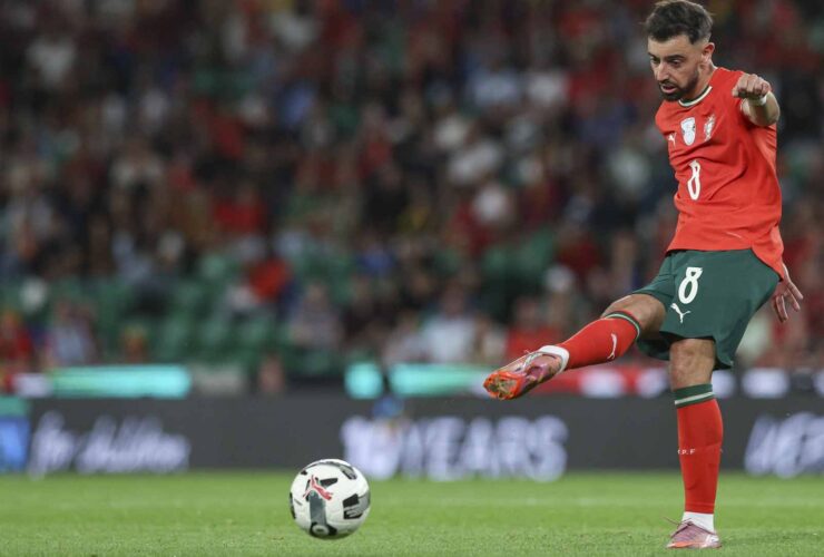 Dalot and Fernandes Shine as Portugal Secures Victory