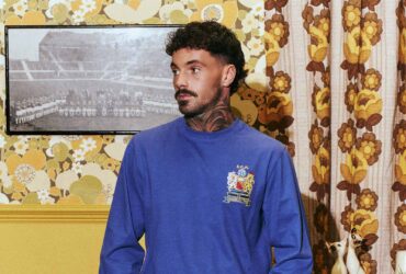 Sure! Here are alternate titles for Classic United shirts from five different decades:

1960s: "Swinging Style: The Era of Elegance"
1970s: "Bold Statements: The Revolution in Red"
1980s: "Retro Revival: The Bold and the Brave"
1990s: "Techno Threads: The Rise of Modern Football"
2000s: "Millennial Marvels: A New Age of Glory"