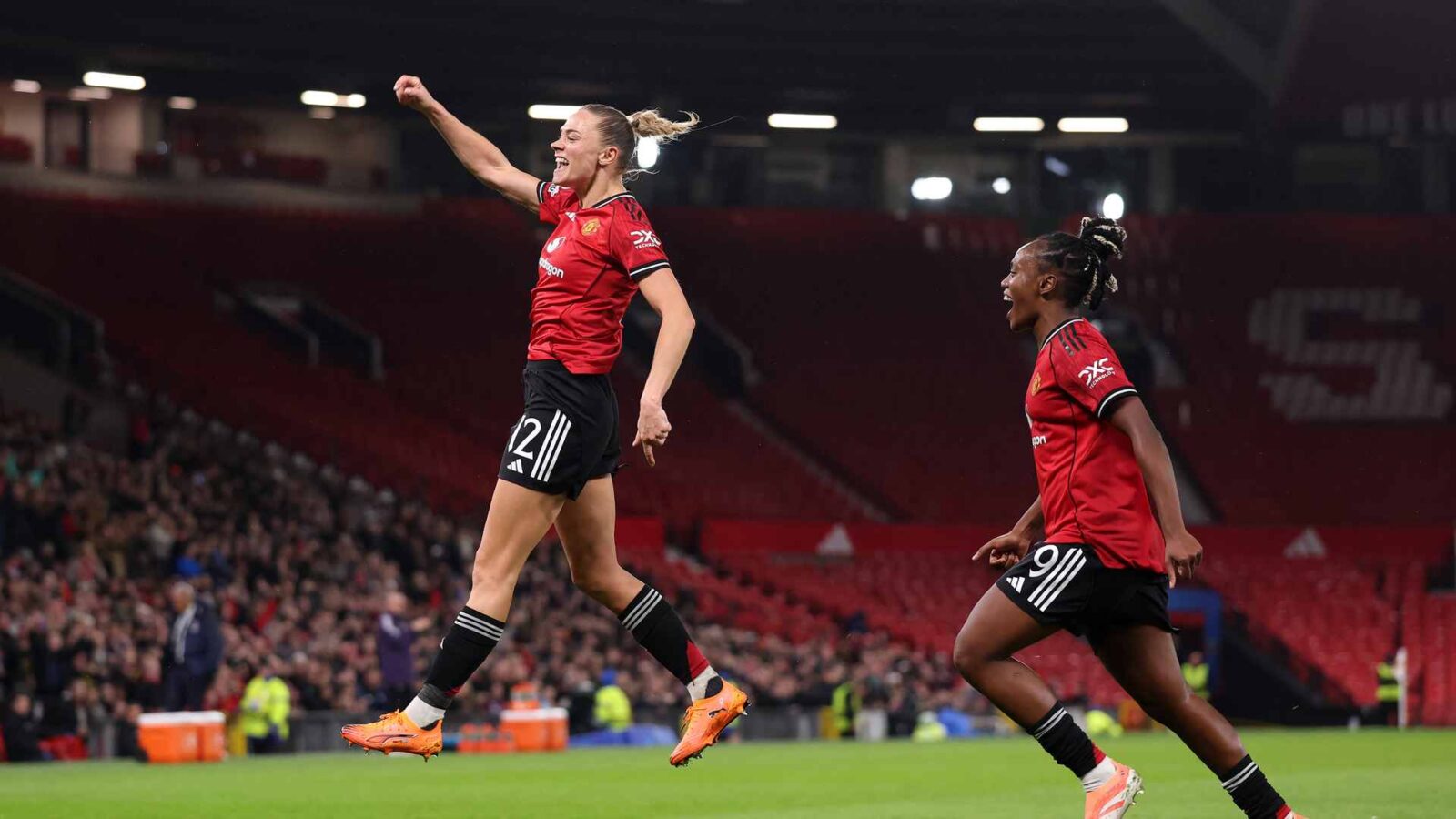 United Women Triumph Over PSG With a 2-1 Victory