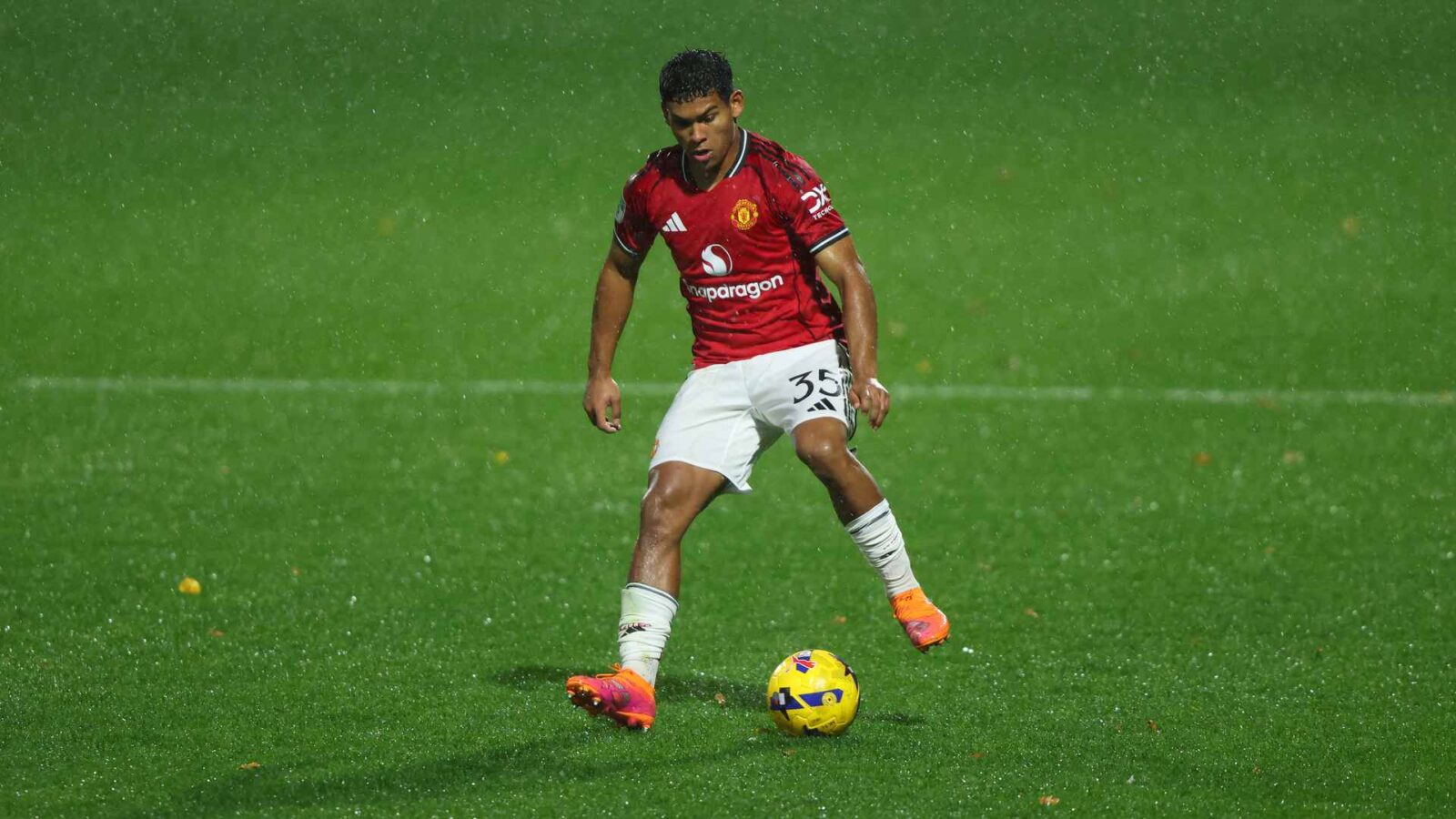 Leon Embraces His Paraguayan Heritage