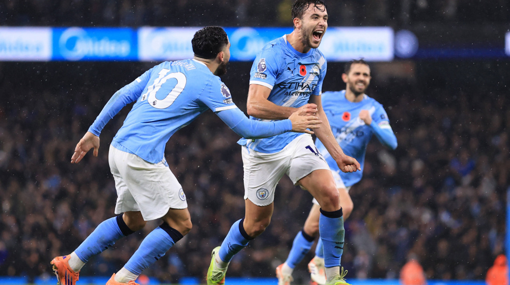 Man City blow away Liverpool as Guardiola beats Slot in 1,000th game