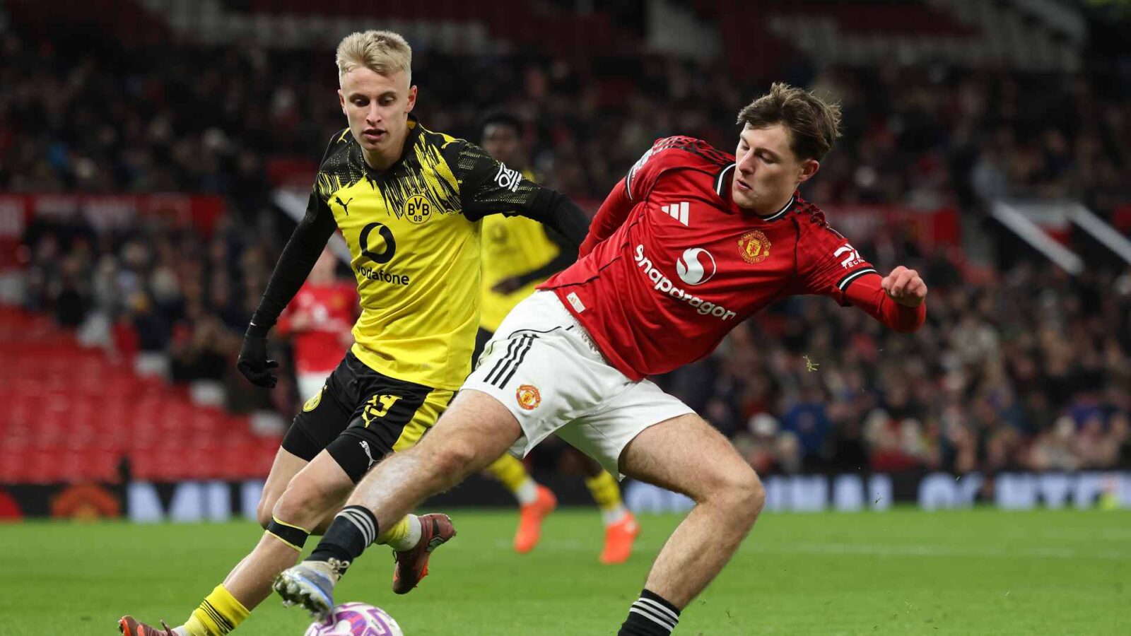Young Reds Triumph: United Beats Dortmund 2-0