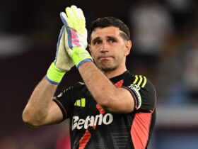 Transfer news LIVE: Man United eye Barcelona midfielder as Inter Milan want Emiliano Martinez