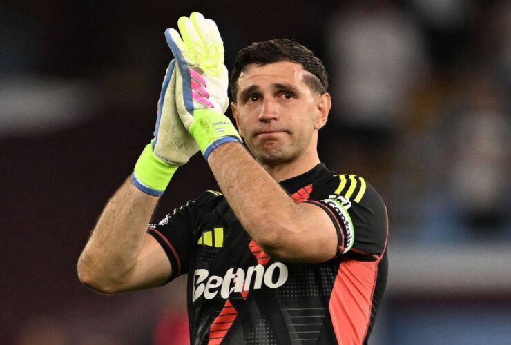 Transfer news LIVE: Man United eye Barcelona midfielder as Inter Milan want Emiliano Martinez